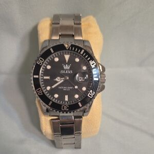 Olev Men's Silver and Black Quartz Wristwatch